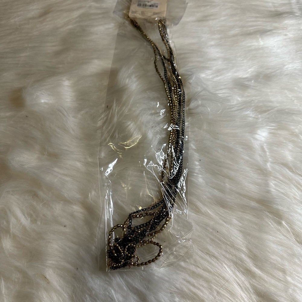🩷5/$10 Elegant Gold and Black Necklace